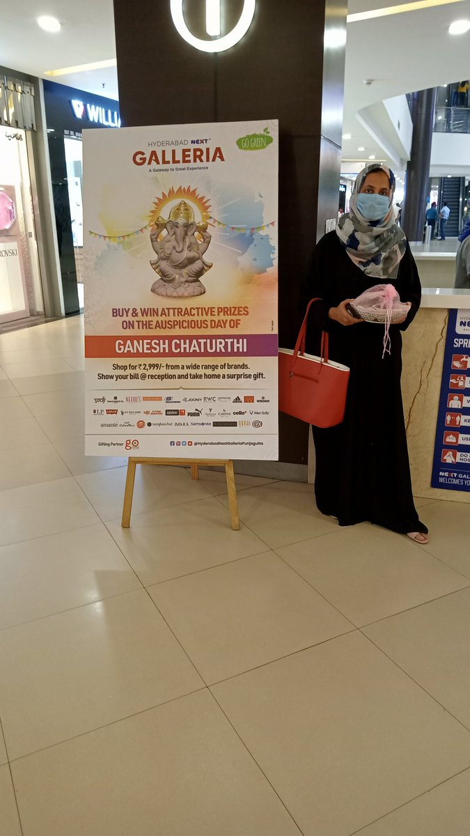 HydNext's tweet photo. Day 9th of making our customers happier with Ching's Secret  Gift hampers. We look forward to more today! Meanwhile, Congratulations to our winners!
#galleriamall #Punjagutta #seedganesha #ganeshchaturthi #festival #planet #gift #prize #ParticipateAndWin https://t.co/dJVtVRr7PI