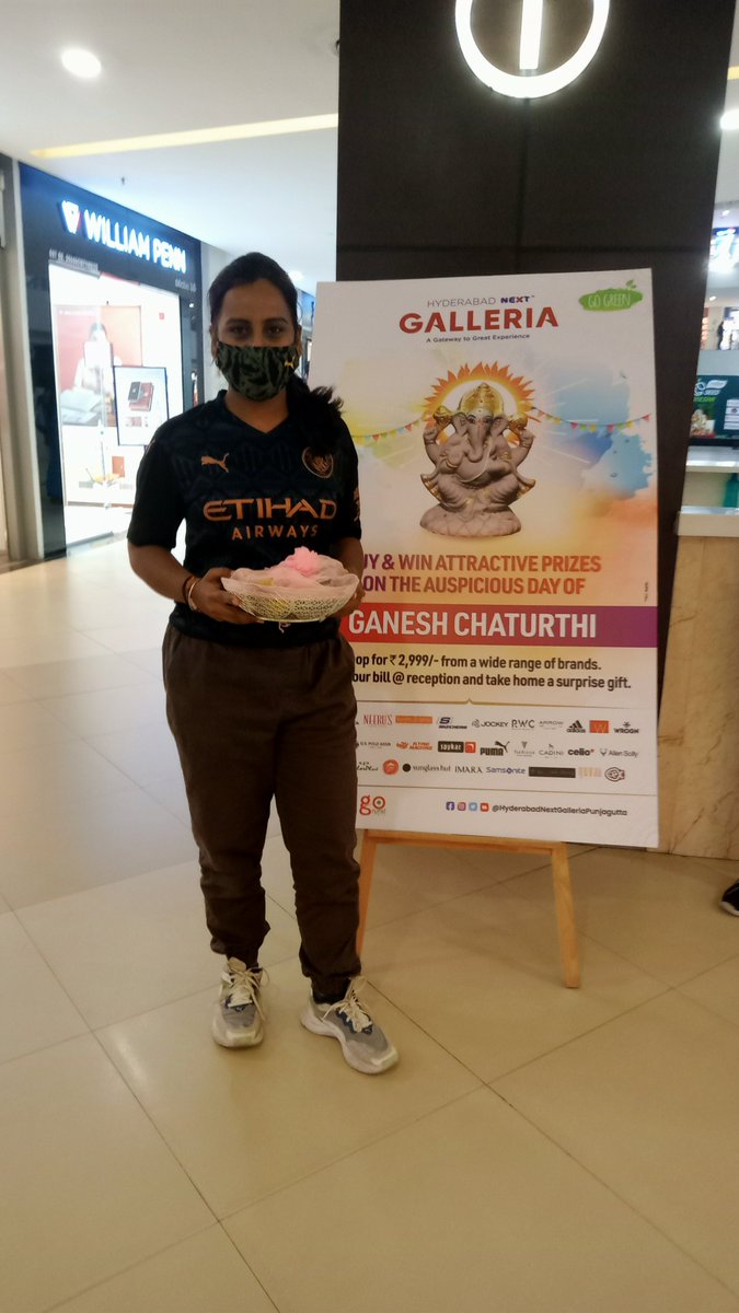 HydNext's tweet photo. Day 9th of making our customers happier with Ching's Secret  Gift hampers. We look forward to more today! Meanwhile, Congratulations to our winners!
#galleriamall #Punjagutta #seedganesha #ganeshchaturthi #festival #planet #gift #prize #ParticipateAndWin https://t.co/xnKx6Yav9Y
