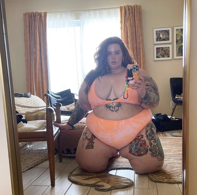 1 pic. Tess Holliday is super edited in her latest pics. 

She looks at least 50lbs thinner based on