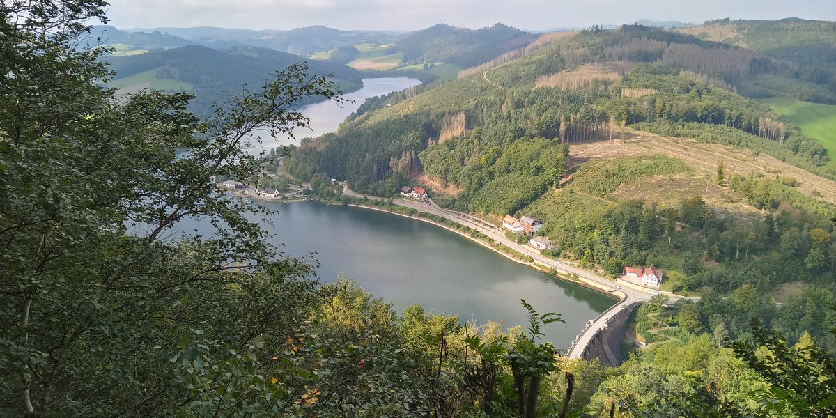 Ein Eldorado für Wanderer - der Diemelsteig im nordhessischen Upland. Der 63 km lange Diemelsteig erschließt einen landschaftlich besonders reizvollen Teil des Naturparks Diemelsee.
