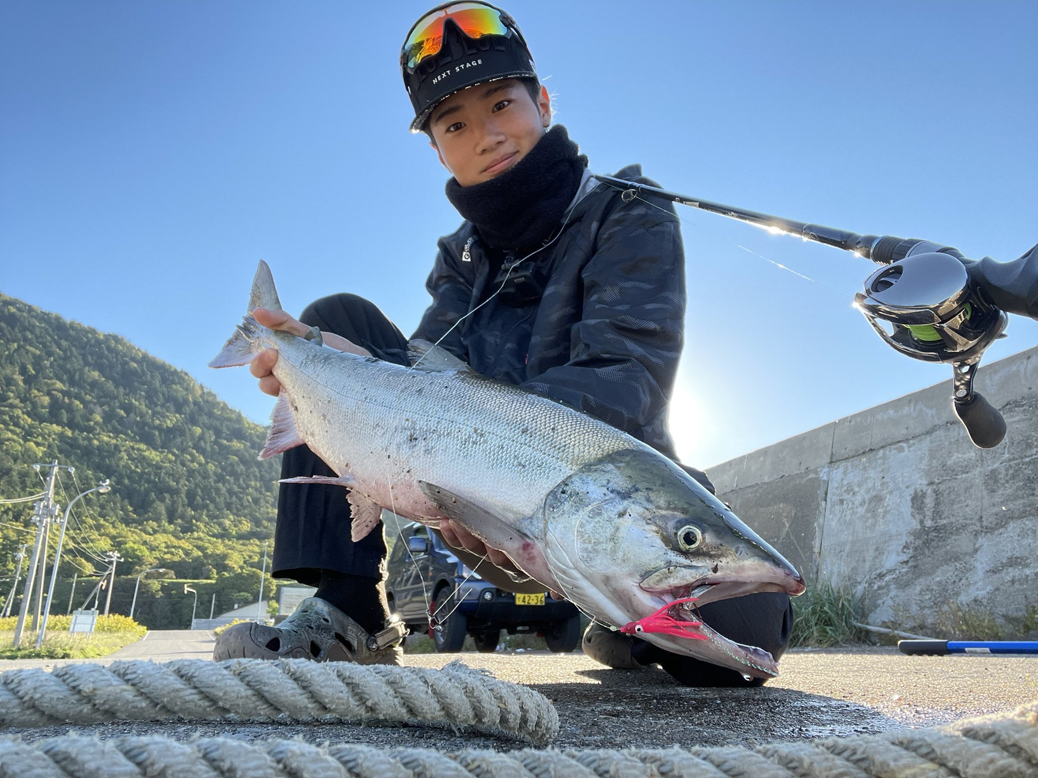 ひりゅう 今日も夕方鮭釣りに行ってきました 全然どこの場所もダメな中 なんとか釣れました 最近毎日釣れてるから最高 4日間釣り 行って毎日1匹は釣れてるからこのまま維持していきたい 頑張ります ひりゅうフィッシングチャンネル 鮭釣り