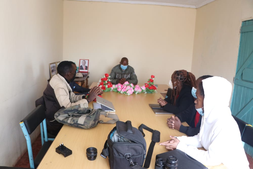 NYC_YouthVoice's tweet photo. We had an enlightening conversation on the challenges the Youths in his location are facing and what @NYC_YouthVoice  can do in partnership with @NyandaruaCG018  to mitigate these challenges

#GreenKenyaWithNYC 
@RoySasaka @Viridianawasike @KeForestService @UNDPKenya https://t.co/6gHHivtNVd