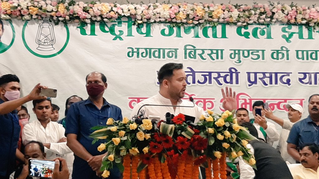 @yadavtejashwi addressing the members of #rjdjjarkhand today ...
The magnetic speech included the strengthening of the party in jharkhand and strategies about the upcoming 2024 elections.
#Rjd plans to be the #kingofjharkhand instead of being #kingmaker 
@laluprasadrjd #RANCHI