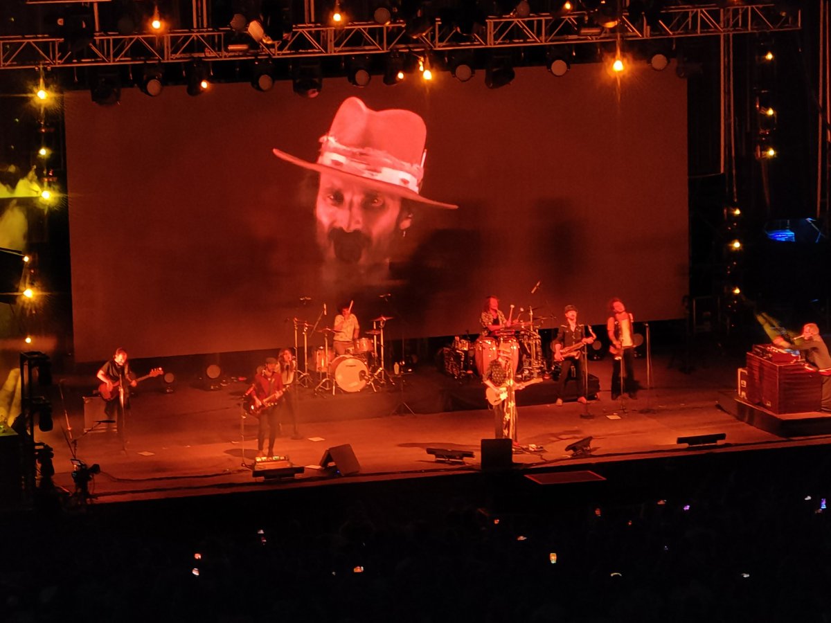 torrety86's tweet photo. Pedazo de noche pasamos gracias a @Leiva_Oficial y sus chic@s, gracias  @Cosquin_Rock por esa organización en tiempos Covid. Hubo mucha magia, gracias #Leiva #cosquin https://t.co/UhMUokTFkl