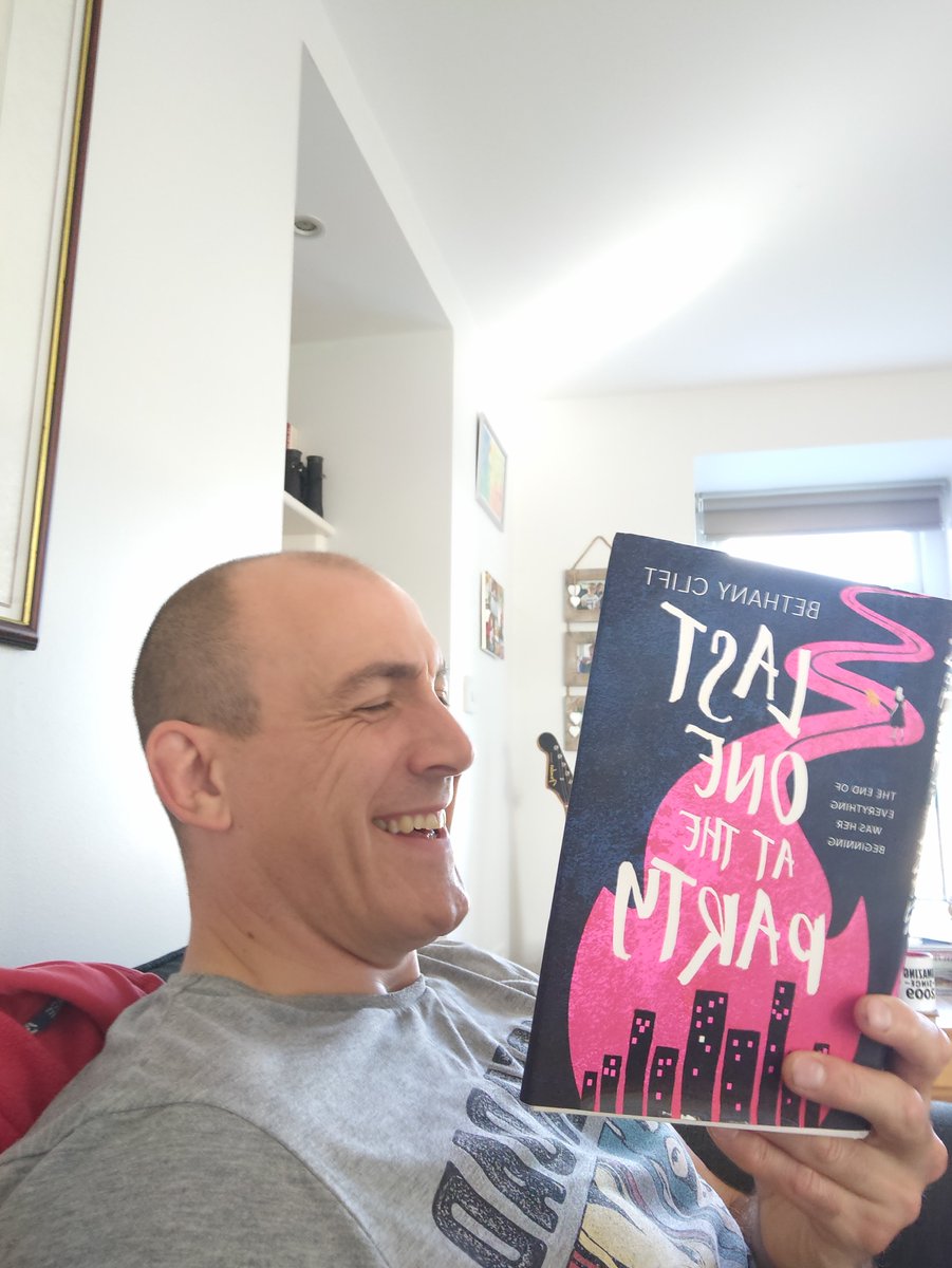 WriterDanSoule's tweet photo. Me re-enacting the bit where I'm reading about the chat through the window with Susan Palmer in #LOATP. Ffnargh! Snort! [Tries not to spit out coffee; fails; coffee-snot].

@Beth_Clift @TalkScaredPod @GNutsofHorror @gjkendall @WellReadBeard #horror https://t.co/h3TqSE70BX