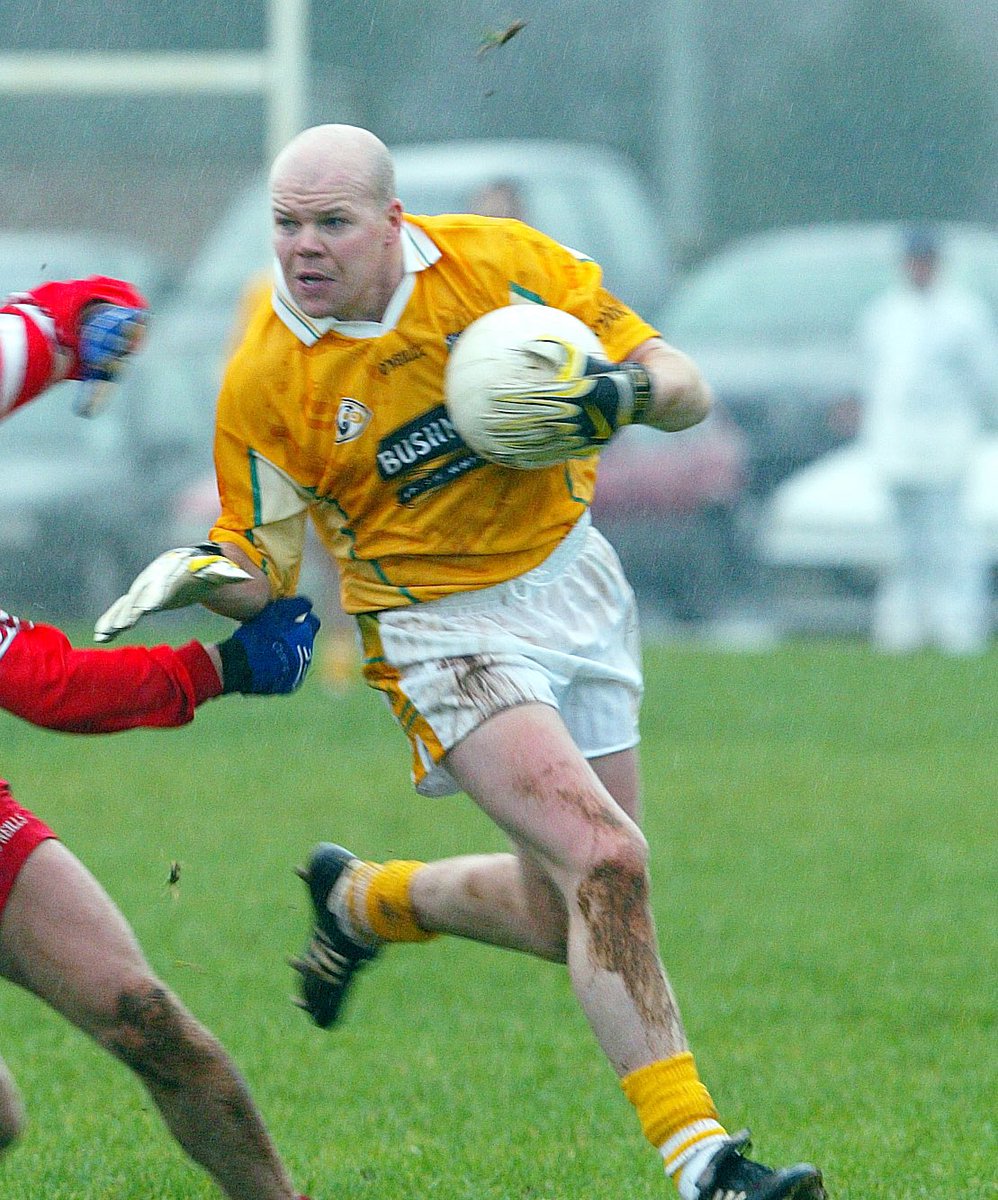ConorMurrayLD's tweet photo. Anto spoke to us before a national league game, “We are all Antrim men, it’s our county, that saffron jersey means more than you will ever know, respect it every time you put it on and never take playing for you’re county for granted” a true legend and an even better man! https://t.co/rSQ4jzKGoa