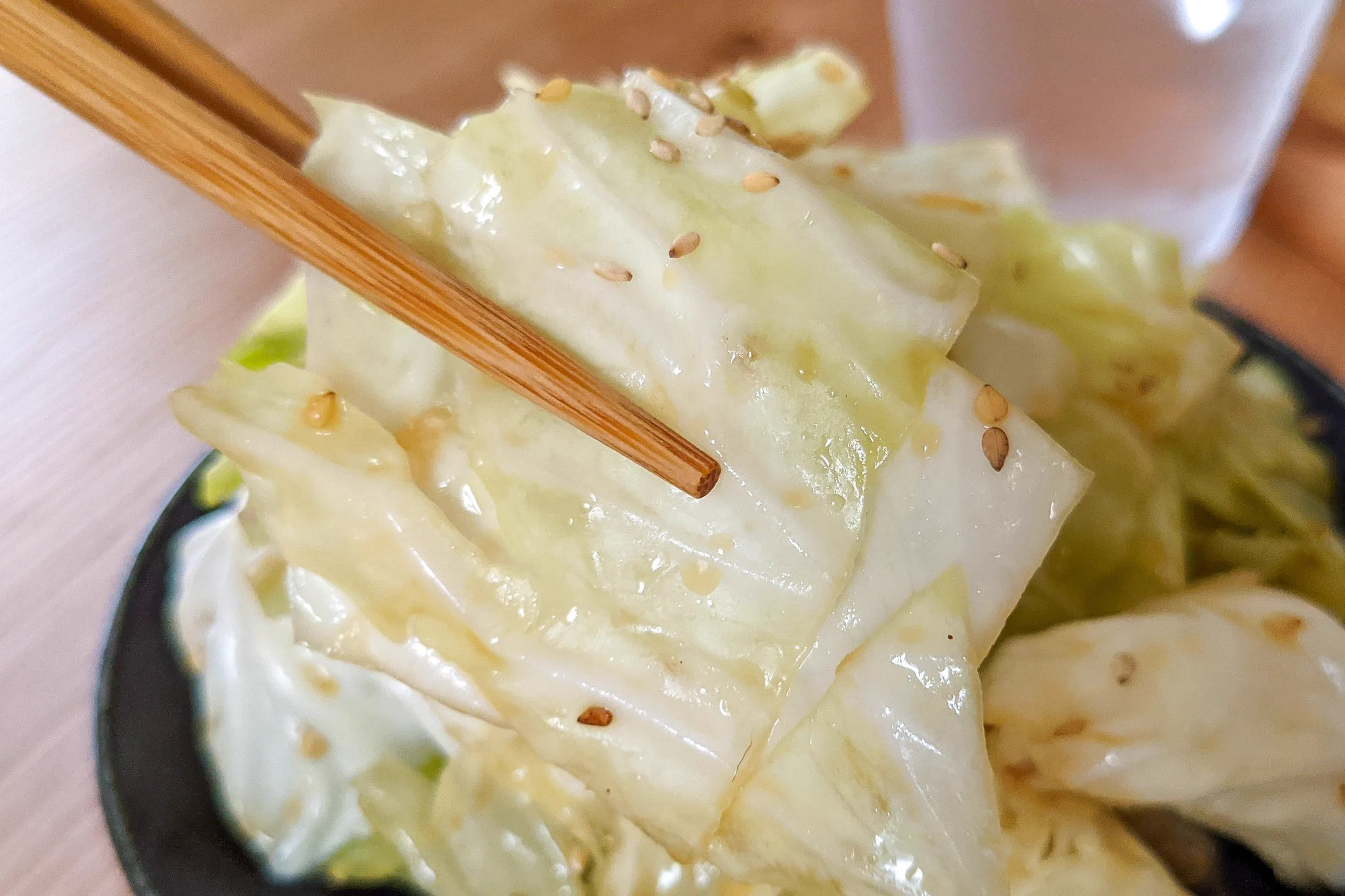 切って和えるだけだからとっても簡単！2分ほどで作れちゃうというお手軽キャベツレシピ！