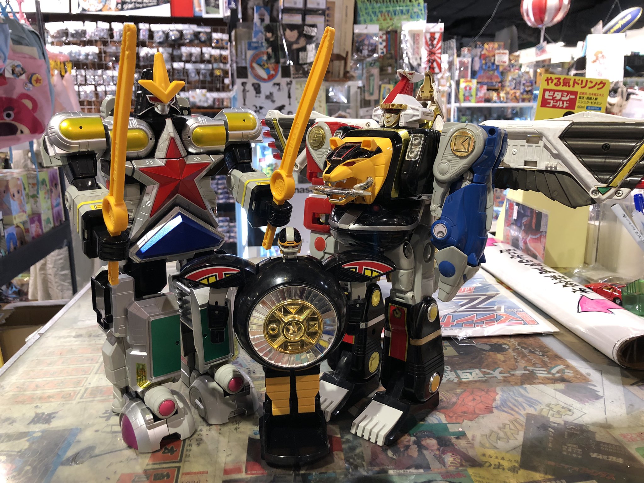 アダムスキー オーレンジャーのオーブロッカー タックルボーイとカクレンジャーの隠大将軍 ツバサマルをお持ち頂きました 箱無しの現状品になります T Co Wpvovg2iq0 Twitter