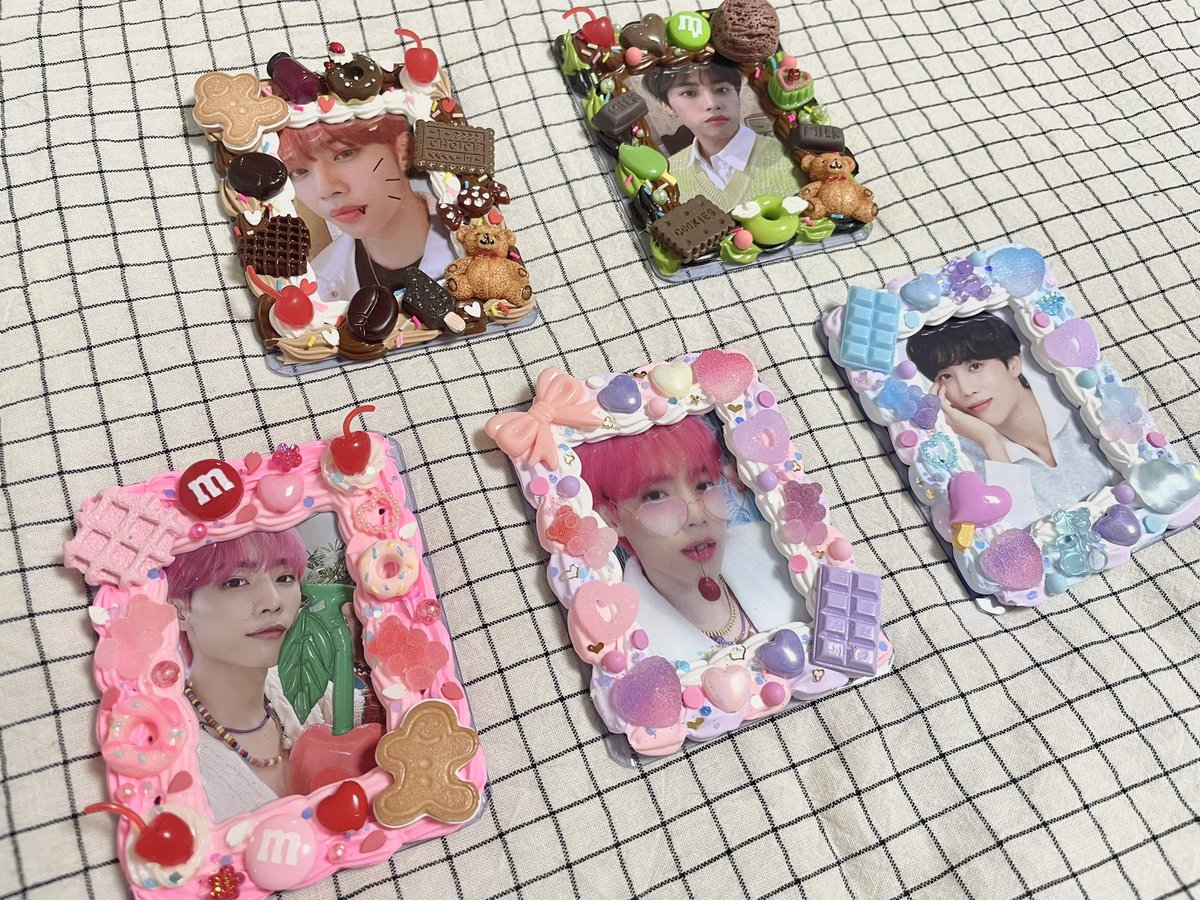 추석맞이 데코덴 나눔합니다 !
❌이 트윗 말고❌
⭕️타래에 있는⭕️ 데코덴들중에서 원하시는거 알티해주시면 추첨해서보내드리께여 , ,, 더비한정이고 당발은 연휴끝나고 하겠습니당 ! 즐거운연휴 보내세욥🥳🥳
