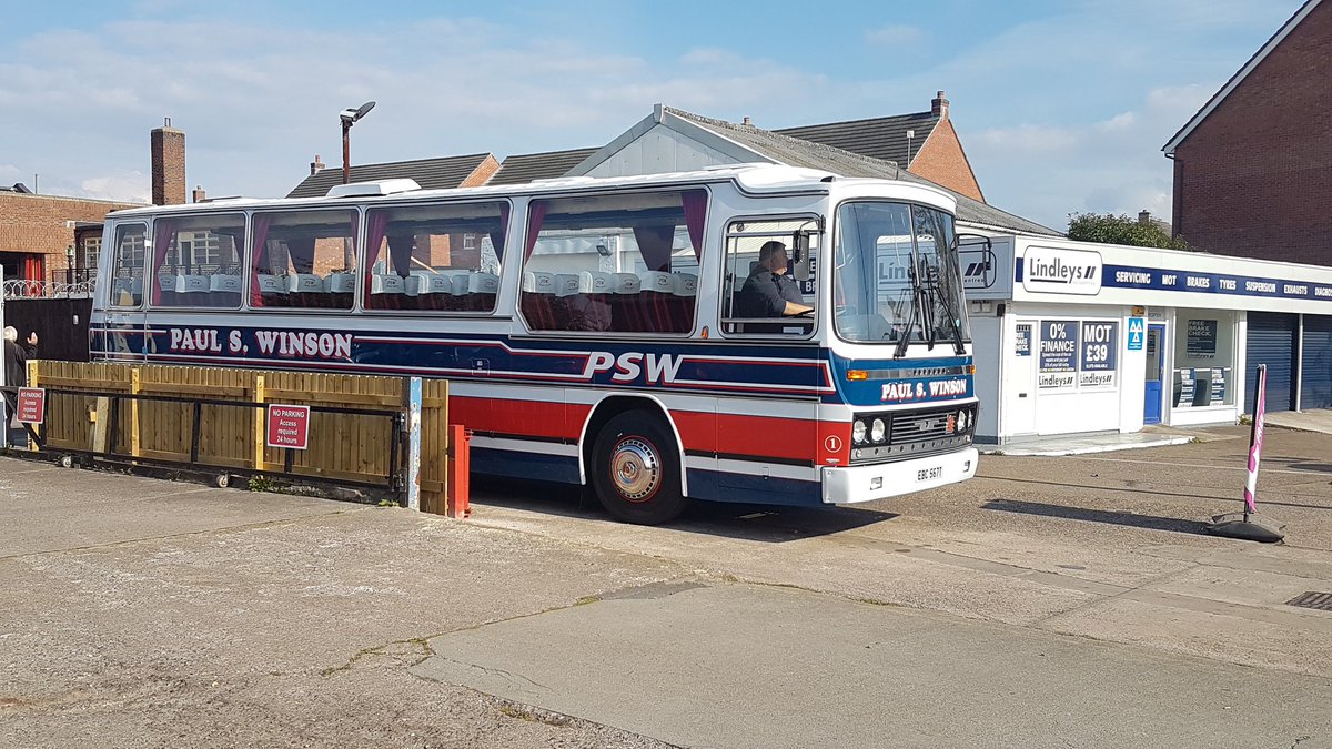 enthusiast_bus's tweet image. Preserved Paul S Winson Unicar Bodied Bedford YMT new to Charnwood Coaches of Shepshed in 1979. This one did runs yesterday also. Unfortunately I didn't get  a chance to have a ride on it.