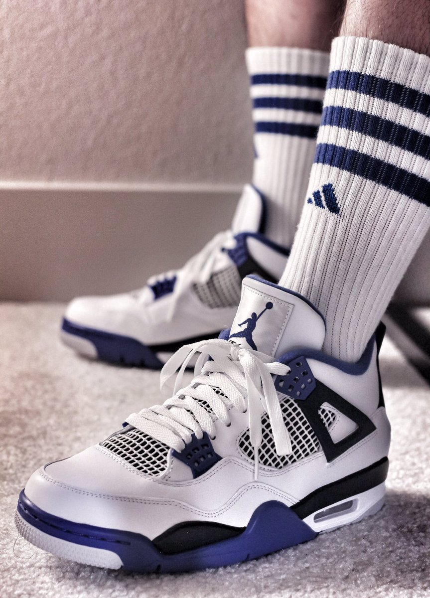 CookiesSocks's tweet photo. 发两张AJ4配adidas白袜 #白袜 #白袜主 #篮球鞋 #舔脚 #AJ https://t.co/KwdGquDmii