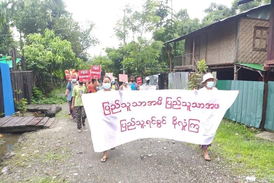 Locals of Kale Tsp marched on the streets to protest against Genocidal Dictatorship despite brutal crackdowns. #JuntaUsesArtilleryWeapons #Sep19Coup  #WhatsHappeningInMyanmar