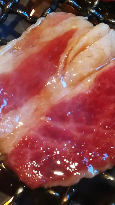 焼き肉屋来てるから実質神絵師 