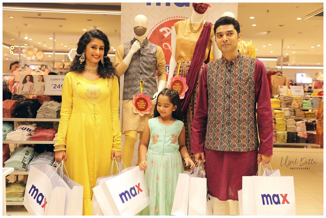 maxfashionindia's tweet photo. #Repost @BhaswarC
Get your #PujoStyle โsorted nowโ with #MaxFashion from #MahaSaptami to #VijayaDashami.
Head to your nearest #MaxFashionStore for our #PujoExclusive Collection or #ShopOnline at https://t.co/YNI7yurcQZ now ๐๐๏ธ
#MaxFashion #Festivewear #DurgaPuja https://t.co/lnuu8bE24S
