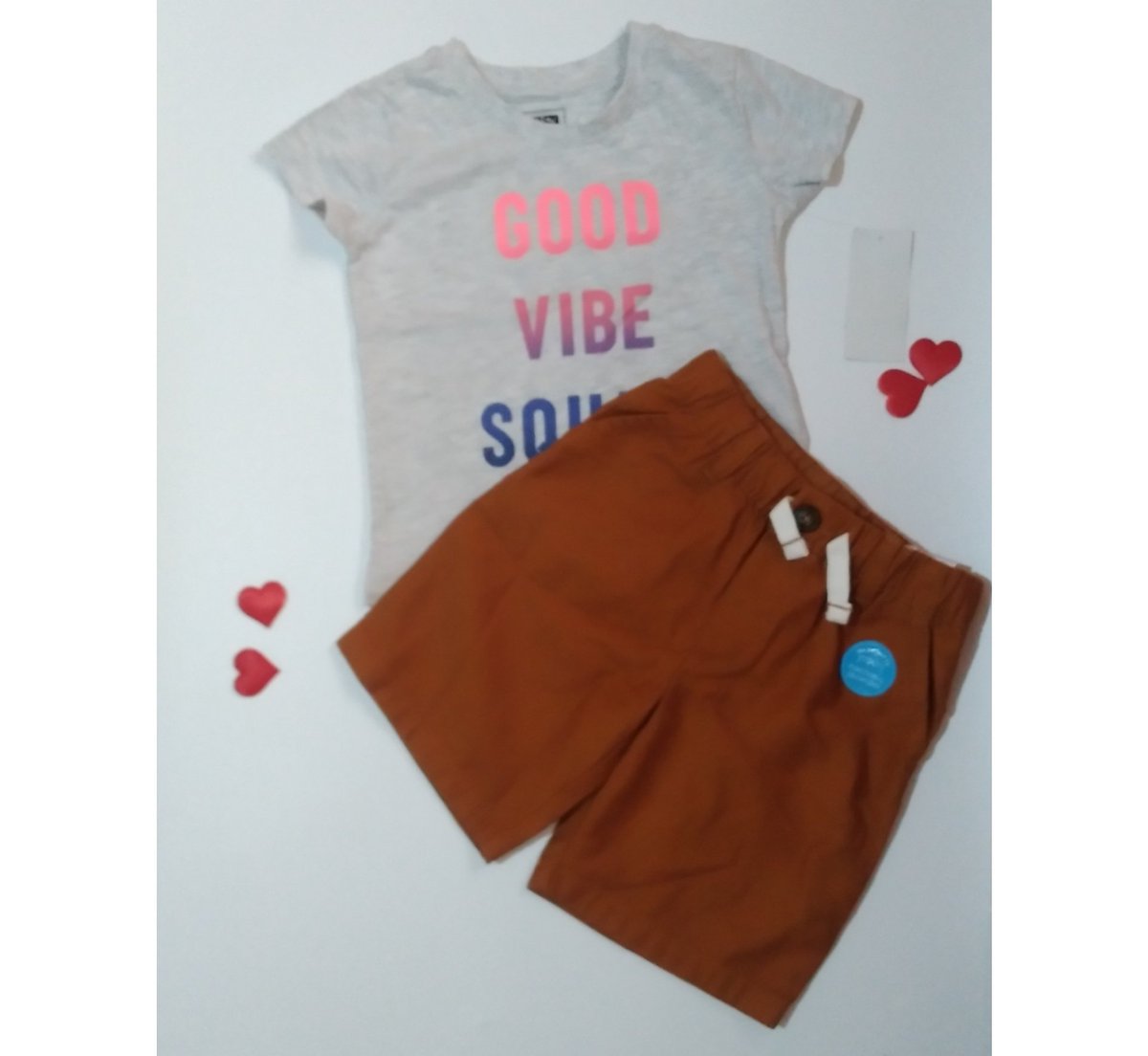 I styled both 👇
They can bought together as a pair or separately 

Price
Tees : N3,500
Short : N4,500

Brand
Carter's 

Age
5-7 years old 

Send a DM to place your order