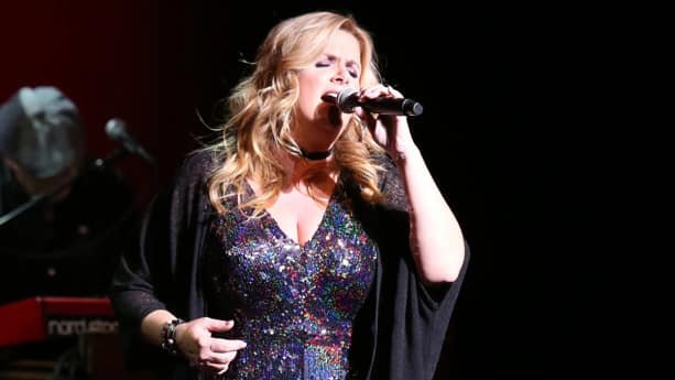 Happy Birthday to Trisha Yearwood 
(September 19, 1964). 