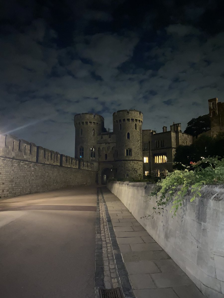 alisonesse's tweet image. What a privilege to spend a stunning evening at Windsor Castle to support @TargetOvarian as it continues its drive to raise awareness of #ovariancancer and save lives. A truly magical setting @BarkerJoannaM @JonesAnnwen @RealSarahGreene @emmavkane @susan_booth @ALHHolden
