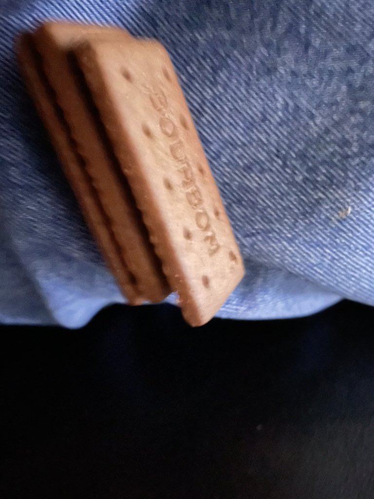 Flashclgordon's tweet image. So this happened last night. Was the most delicious biscuit I’ve ever had 🤤 thank you @McVities #bourboncream #TripleThreat