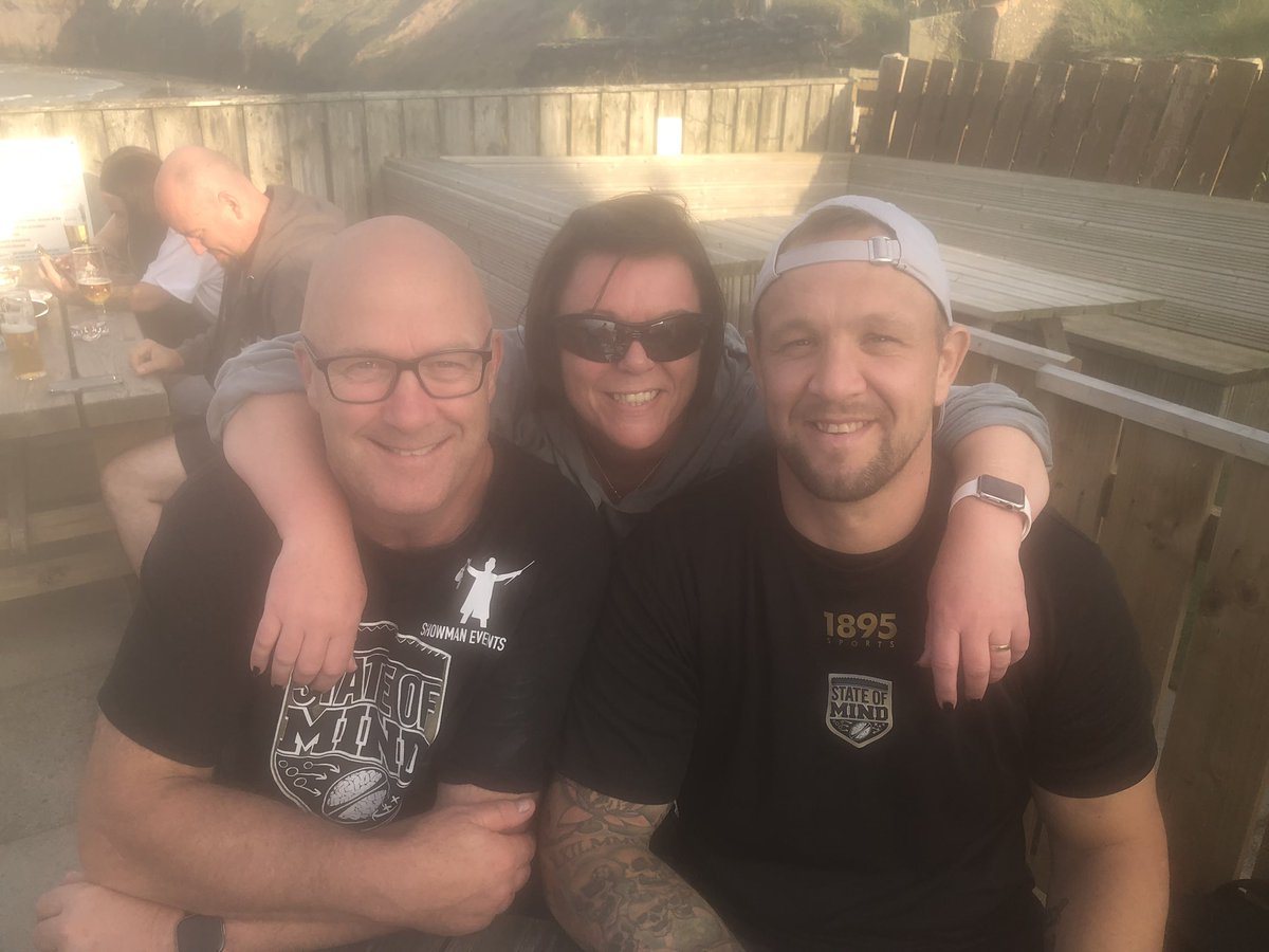 tracemel99's tweet photo. Met these two beauties after my very long walk from Whitby to Saltburn … what a day 👏👏👏👏 @stateofmindsprt https://t.co/agnYbLHD1Z