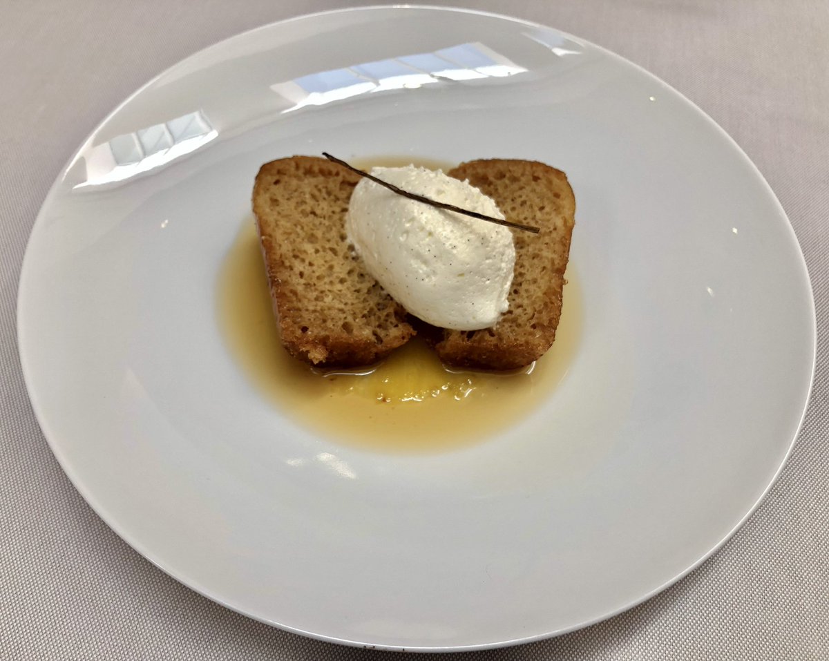 Lunch at the wonderful <a href="/RPGuilbaud/">Guilbauds</a> #Dublin in their 40th year
1981 – 2021
#2MICHELINStars