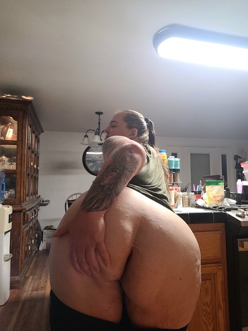 Let's skip dinner and go straight to dessert 😈 https://t.co/Wgd9y46gJ3<a href="/tag/swtfreak"class="tags"><span>#swtfreak</span></a>