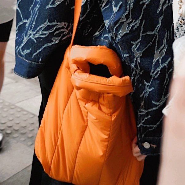 TinySpark_Linmo's tweet image. 𝟤𝟣𝟢𝟫𝟣𝟫 

𝖧𝗂𝗉 𝗉𝗈𝗉 𝗌𝗍𝖺𝗋 𝗐𝗂𝗍𝗁 𝗅𝗈𝗏𝖾𝗅𝗒 𝖼𝖺𝗋𝗋𝗈𝗍 𝖻𝖺𝗀🥕

#INTO1 #Linmo #林墨 #INTO1Linmo