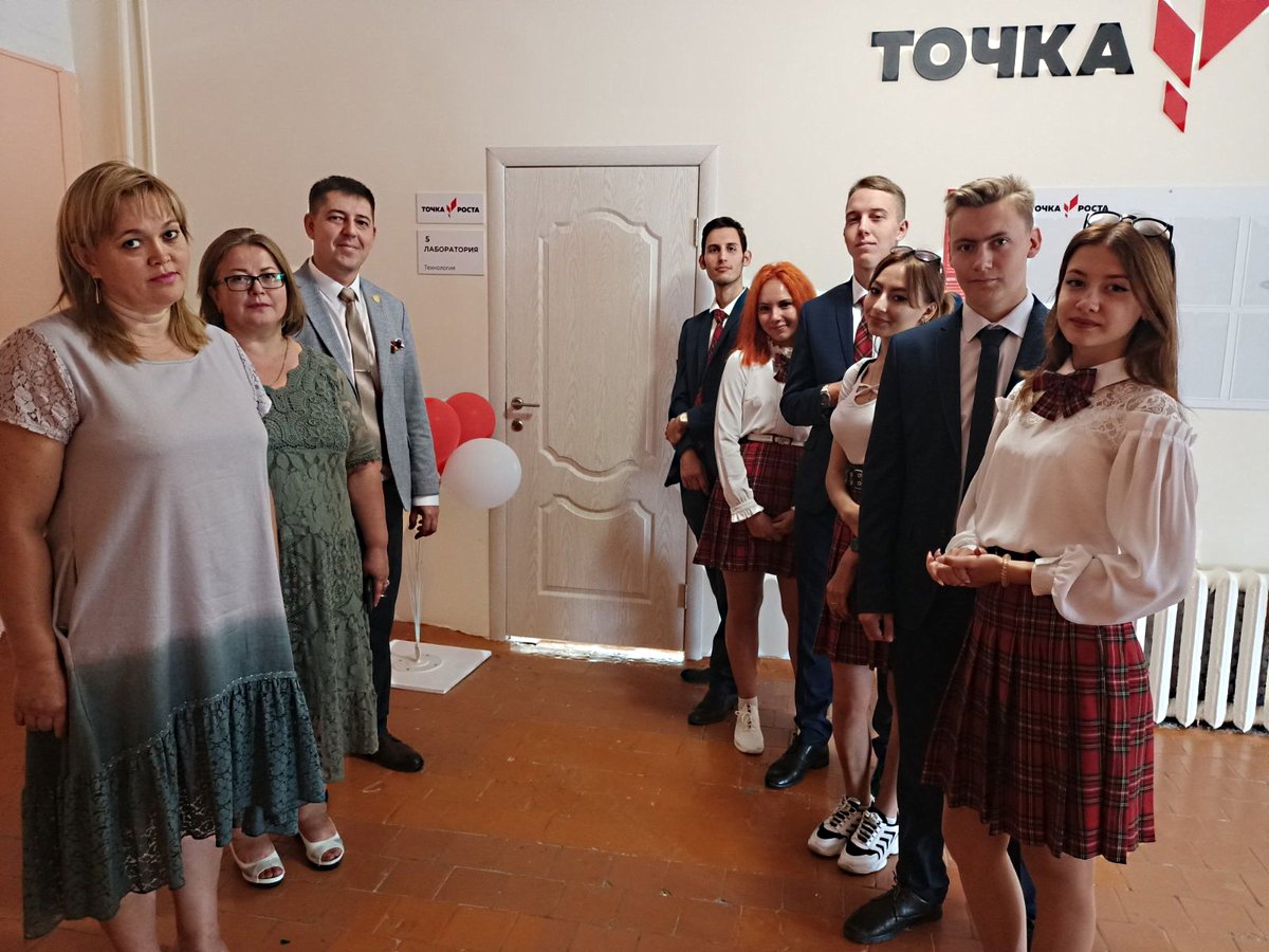 1 сентября 2021 года в ГБОУ СОШ № 1 с. Обшаровка в рамках национального проекта «Образование» начал функционировать образовательный центр естественно – научной и технологической направленности «Точка Роста».