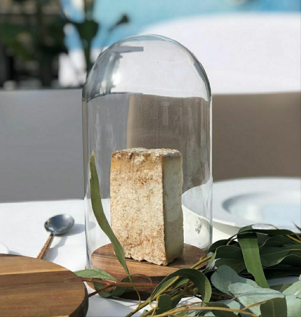 Gracias a la amiga <a href="/martamedran/">martamedran</a> por tan sublime imagen 😍

Esencia de la belleza de nuestro #CastroCastillo capturada como un perfume dentro de una sencilla pero muy elegante campana de vidrio.

Y también muy agradecidos a <a href="/jacorba/">jack orla barros</a> por hacer inolvidables estas experiencias.