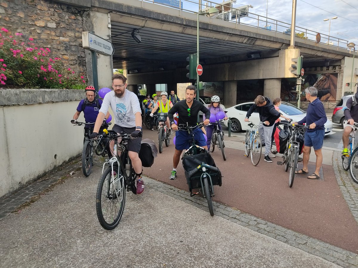 Aujourd'hui, j'ai eu le plaisir de saluer les participants de la #convergencevelo, qui faisait une halte à #soisysousmontmorency. Ce rassemblement cycliste qui passe par plusieurs villes vise à promouvoir le #velo comme mode de transport. Bon courage a tous les participants !