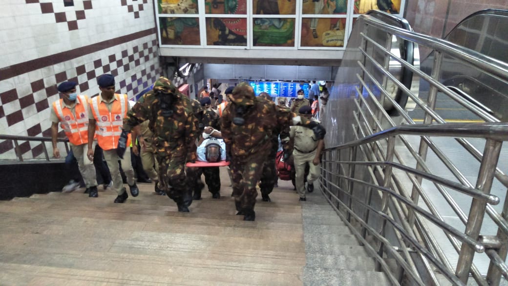02ndrf's tweet image. #CapacityBuildingProgram
▪️Team 2 BN NDRF Conducted Mock Drill Exercise at Espalande Metro Station Kolkata,West Bengal
♦️Scenario-CBRN Emergency♦️
▪️Kolkata Metro,Fire Services,RPF,Medical staff participated
@satyaprad1
@NDRFHQ 
@wbdmcd
@metrorailwaykol
@dmkolkata 
@PIBKolkata