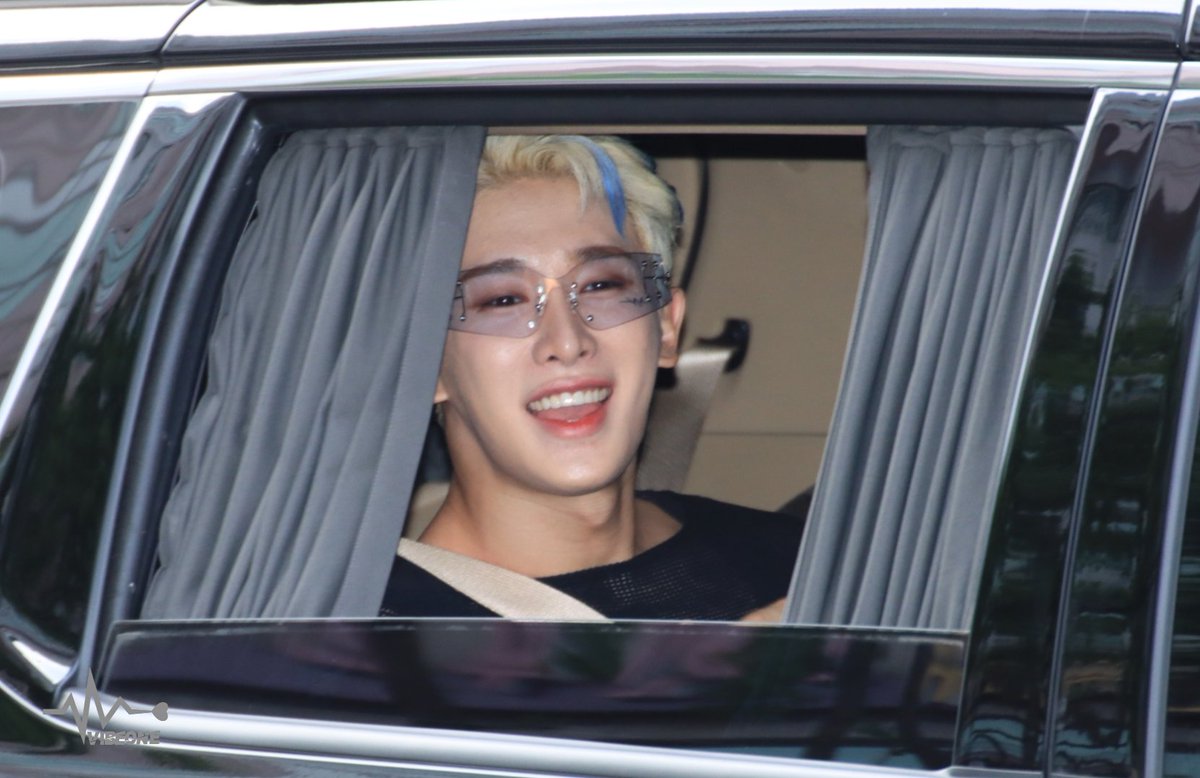 vibeone0305's tweet image. 210919 인가퇴근

원호가 최고당👍 오늘두 고생했오
멋진무대 보여줘서 고맙구
의상 그대로 나와줘서 감동이양😭

#원호 #말랑말랑 #원호생각 #원호찌앙 #원호짱짱 #블루레터 #wonho #ウォノ 
@official__wonho