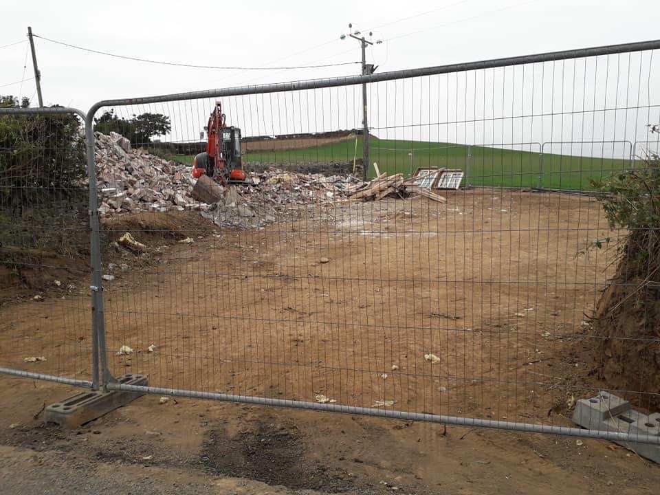 SetCheshire's tweet photo. Going, going, gone!
Always best to start your new Sarrn Back, Abersock cottage project with a clean slate in my opinion.
Clear away any history, tradition, memories and replace it with a glass fronted, modern @Airbnb goldmine. 💰💵💷 https://t.co/1KbwE6xRto