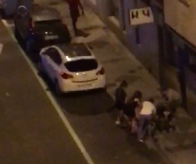s24horas's tweet photo. AMPLIACIÓN | Localizado en la calle Volta el vehículo empleado en el atropello y los autores, arrestados en la calle Arapiles, uno de ellos oculto debajo de una cama https://t.co/BFTGg9aXvV https://t.co/HYgBXV0QaF