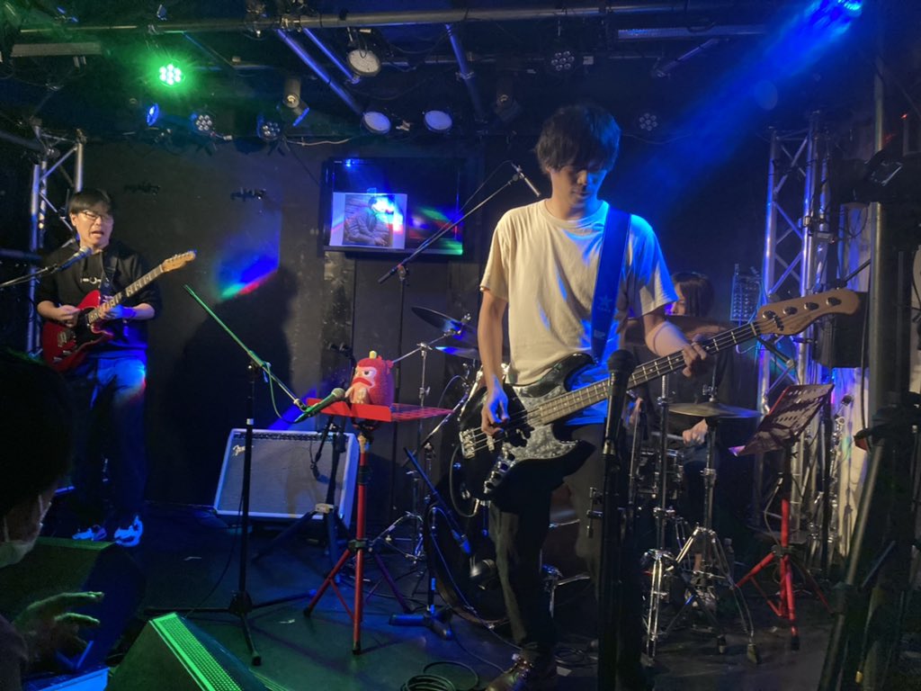 percy_k_k's tweet photo. かっこいい演奏✨とかわいいボーカル✨ #queueb -1 #homefes https://t.co/hMErlz952L