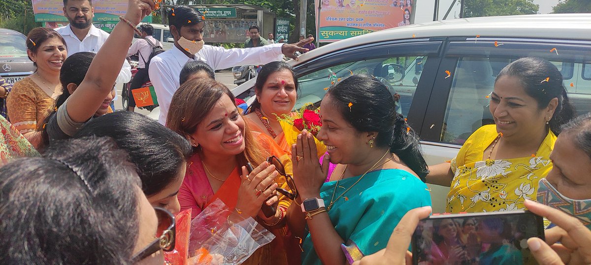 VanathiBJP's tweet photo. Great reception from @BJPMahilaMorcha Karyakartas in Hapur District. 

@JPNadda @blsanthosh https://t.co/jtrs4a8E0c