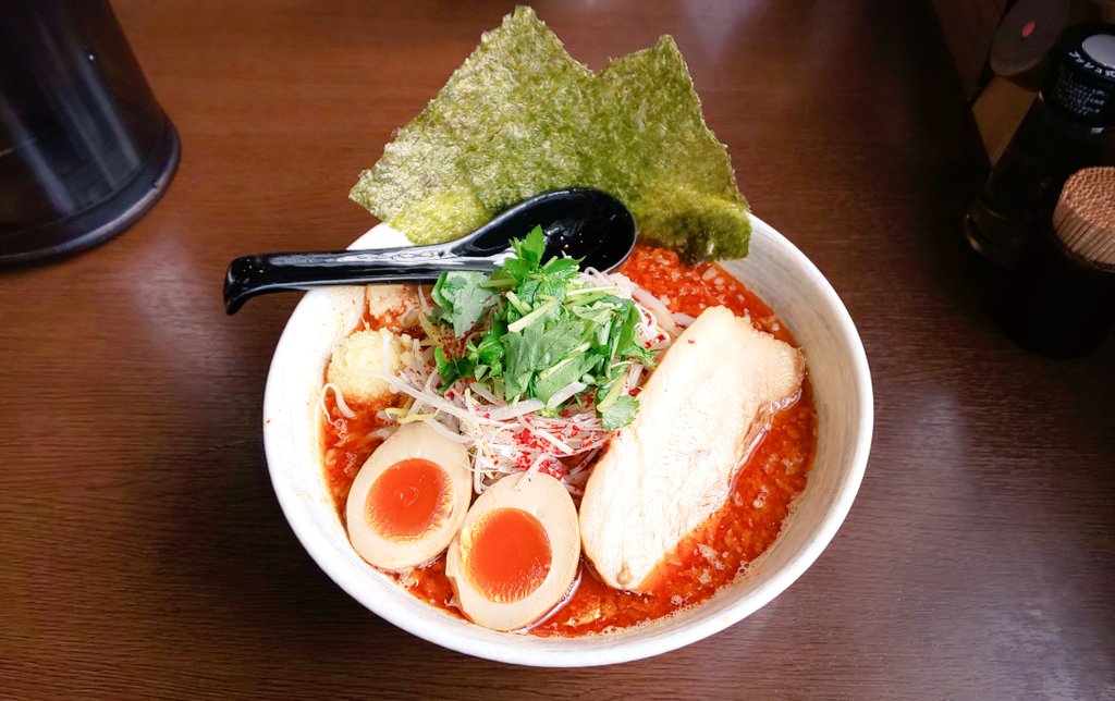 山形市 支那そば無双庵さん 無双のg 激辛 ﾔｻｲﾆﾝﾆｸ少なめ 混雑すると慌てる性分なもんで 実は 今までお冷の小さい氷を入れていただいてました この日はアツアツのまま じ っくり堪能 辛旨ლ ڡ ლ お口と身体が夏に逆戻り 今週も美味しかったです ご馳走様で