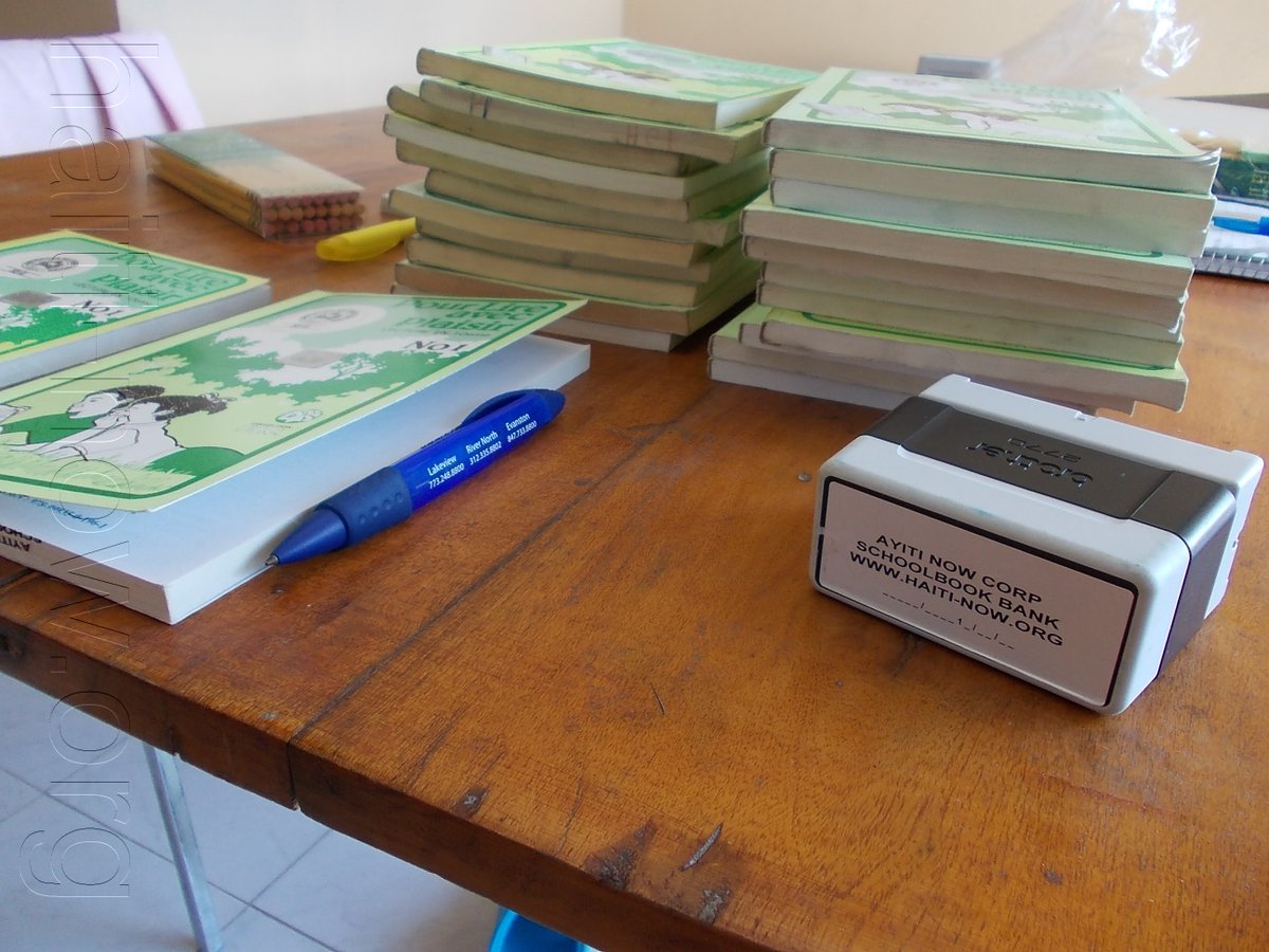 HaitiNowOrg's tweet photo. New Book Bank for Jeremie
Text "HAITI2021" to 44-321 to #Donate
#HaitiNow #Restavek #Children #Haiti #Education #Textbooks #Purpose #GiveBack #GirlsEducation #MakeAnImpact #WomenEmpowerment #Changemakers
#haitiearthquake #haitiearthquake2021 #HaitiNowOrg #Ayiti https://t.co/mUf9kBYVRd