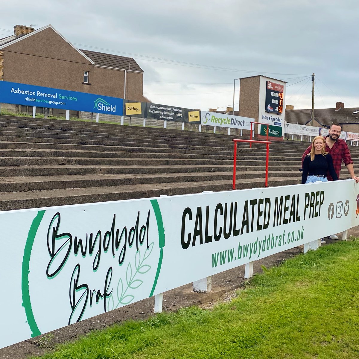 💚 20ft of @bwydyddbraf!! 💚 
You can’t miss us now! 🧐🤣 

Great to see our new sign yesterday at @AberavonRFC must have been the good luck charm for the win. 🙌 🤣