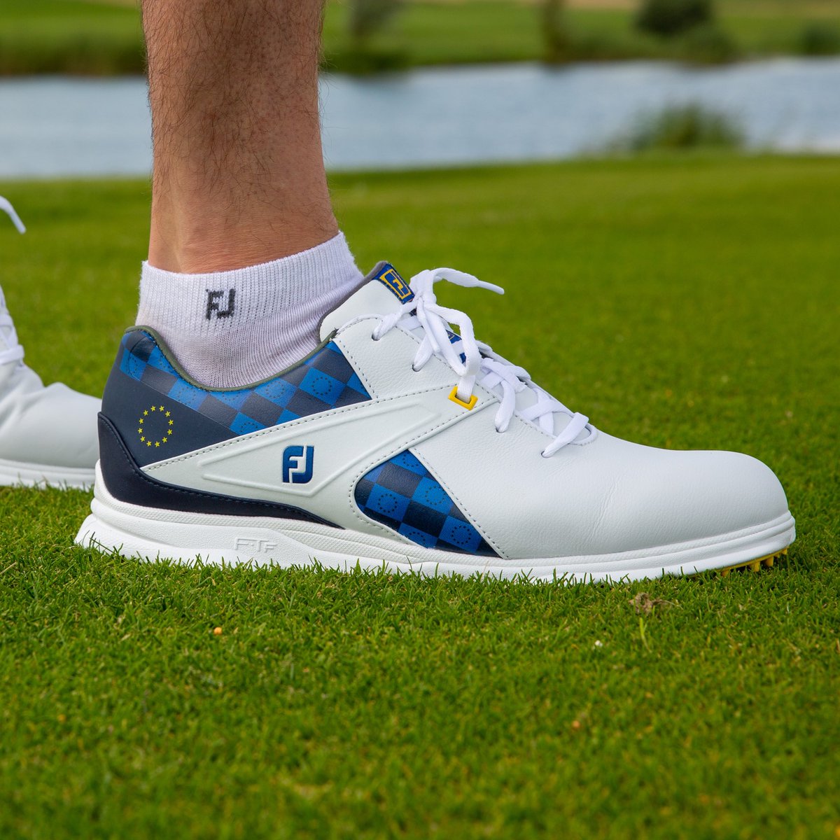 Who’s your money on?

❤️ Team 🇺🇸
🔁 Team 🇪🇺

#FootJoy #1ShoeinGolf #RyderCup