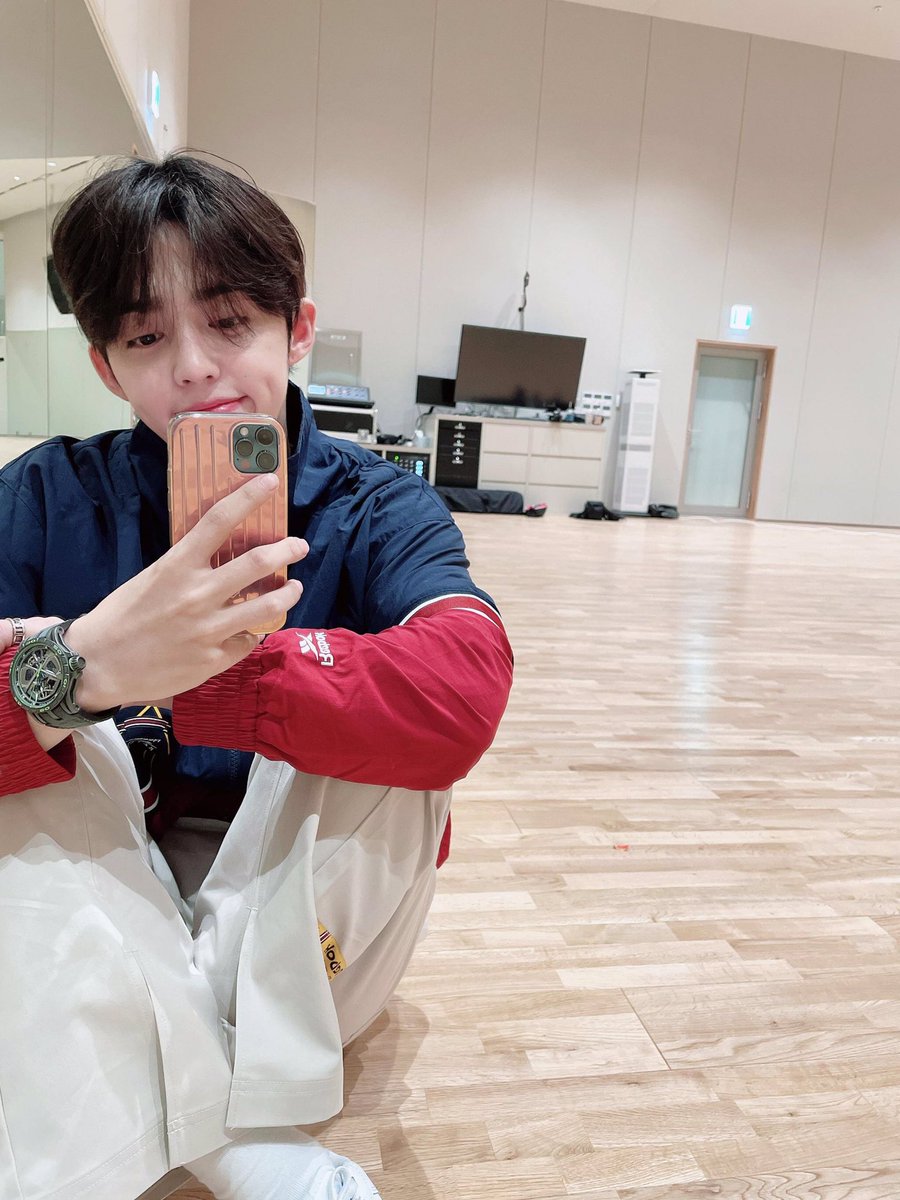 snwujism's tweet photo. #blessed #thankful #horangipower #cheolpogi #cheoljowa #hoshipogi #hoshijowa #에스쿱스 #호시 @pledis_17 https://t.co/7kIAiQVnmS