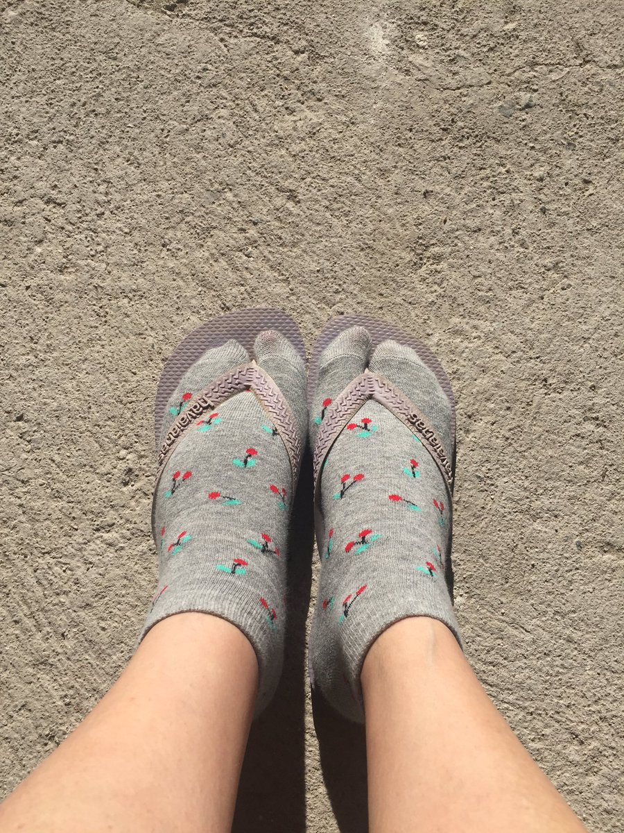 PiluLleida's tweet photo. Sembla que ha refrescat i m’ha pillat fora de casa.
#GeishaStyle #CaragolAlSol https://t.co/r1BIE9AXVC
