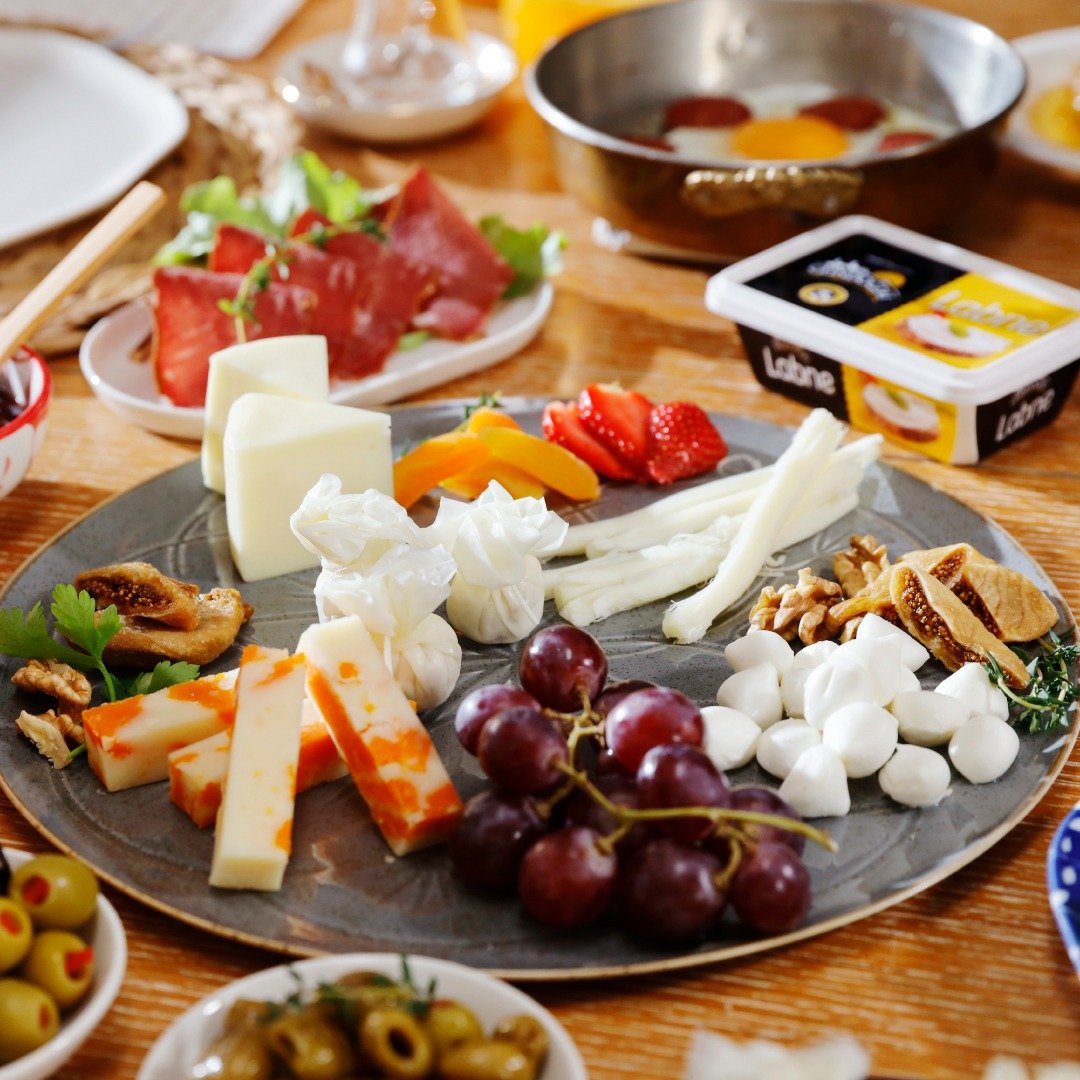 Hafta sonunu keyifli geçirmenin ilk kuralı Gündoğdu ürünleriyle yapılan enfes bir kahvaltı!💛

#GündoğduGıda #GündoğduPeynir #peynir #kahvaltı