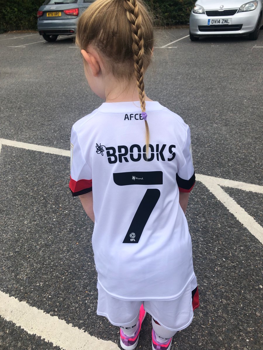 Mini kickers this morning, sporting her new David Brooks kit @DRBrooks15. #thisgirlcan #futurelioness