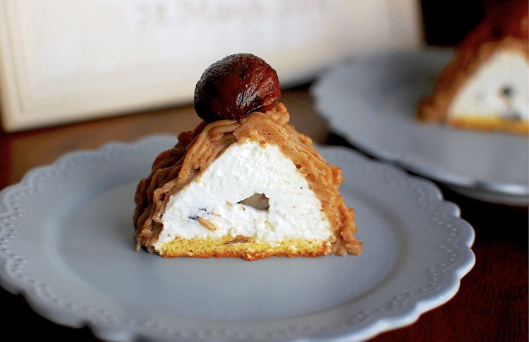 さくら 栗の渋皮煮はモンブランになりました ペーストが詰まってチリチリになったけど 真ん中にも栗が入っています お菓子作り お菓子作り好きな人と繋がりたい モンブラン 栗の渋皮煮 手作りケーキ ホールケーキ おうち時間 和栗 栗 おうち