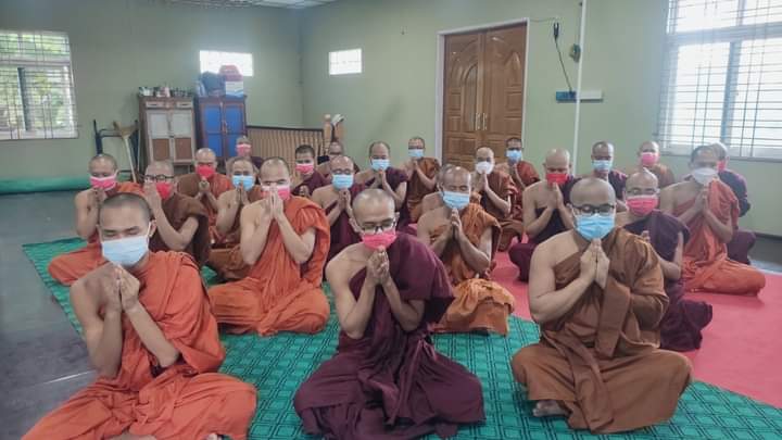 miN13700's tweet photo. Buddhist monks recited prayers for the arrested monks, the people &amp; students and paid tribute to the fallen heroes.
They also expressed their support for the NUG, on September 19.

#JuntaUsesArtilleryWeapons
#Sep19Coup 
#WhatsHappeningInMyanmar https://t.co/SJWdspNru4