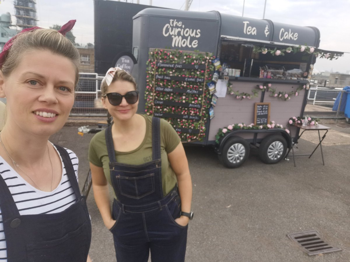 Day 2 at the @DockyardChatham for the #salutetothe40s event!!
Tickets are available on the gate! Come down and see us!

#chathamdockyard #curiousmole #mobiletearoom #vintage40s #wellmeetagain #vintageevent #kentevents