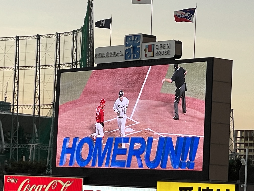 tokyoswallows's tweet photo. Munetaka Murakami hit career HR #100. He became the youngest player (21 years old and 7 months) in NPB history to reach the milestone. https://t.co/d9qV35rtKE