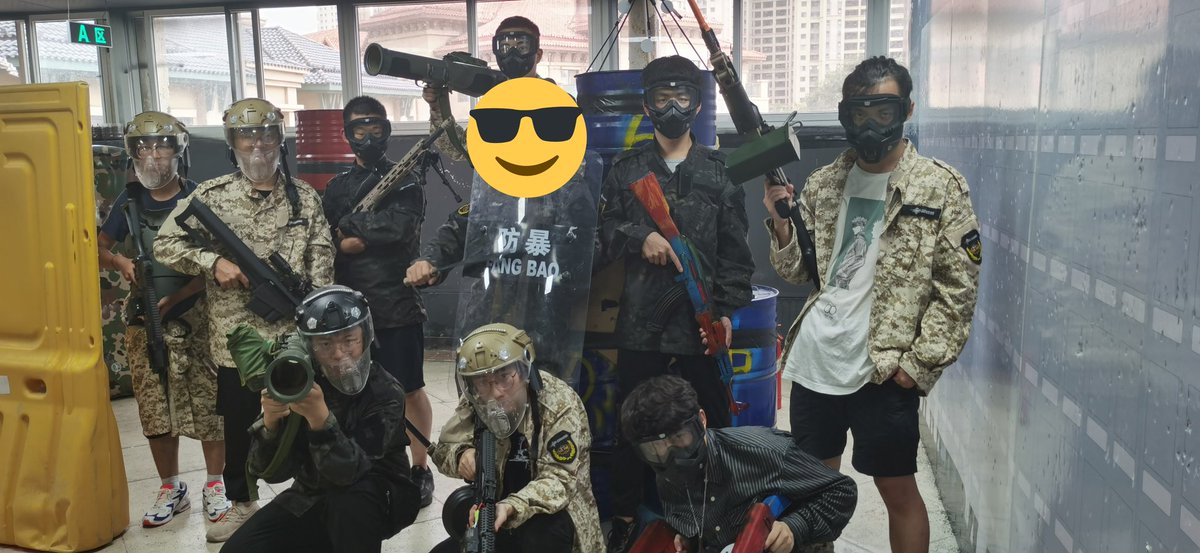 Azagouc's tweet photo. 警匪合作😎 https://t.co/GiaX4mIgmJ