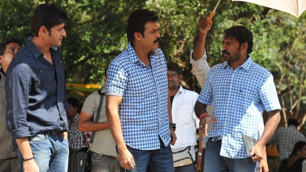 ChVJKumr's tweet image. వెంకటేష్ గారికి సీతమ్మ వాకిట్లో సిరిమల్లెచెట్టు &amp;amp; నారప్ప లాంటి అద్భుతమైన చిత్రాలని అందించిన దర్శకులు శ్రీకాంత్ అడ్డాల గారుకి జన్మదిన శుభాకాంక్షలు 🎉🎉🎊
Happy Birthday #SrikanthAddala Garu From Victory @VenkyMama fans.

#HBDSriKanthAddala