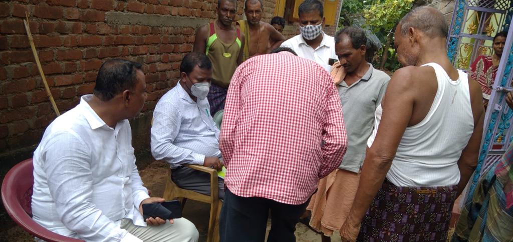 BARITAHASIL's tweet photo. Due to flood 2021 two person died due to drowning. The District Administration  sanctioned Rs 20,000 (twenty thousand)  only as Red Cross Assistance  towards the deceased family  . Tahasildar  Bari paid the amount  at the door step of the victims in the very flood situation. https://t.co/4Ser5JCYs3
